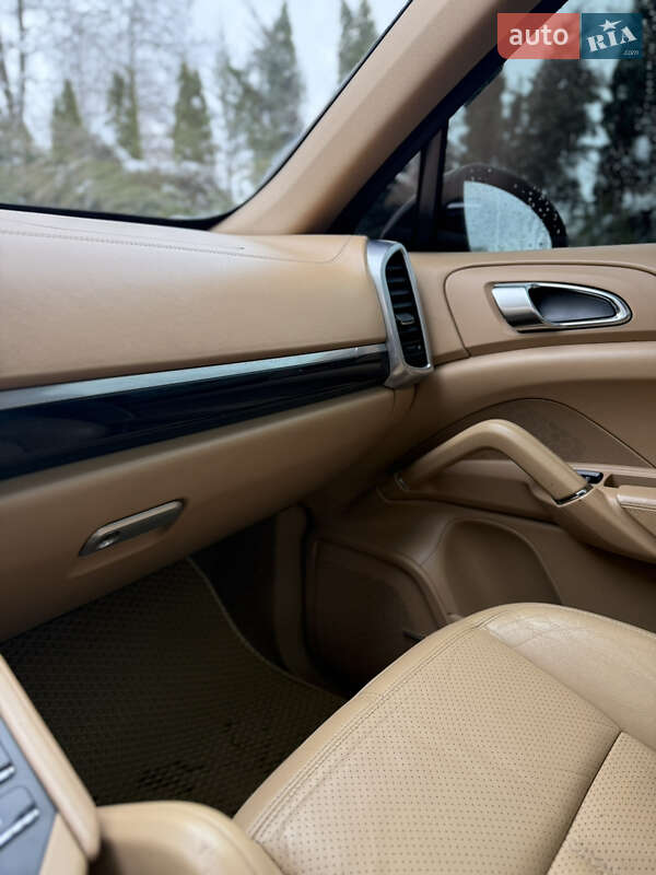 Позашляховик / Кросовер Porsche Cayenne 2012 в Самборі