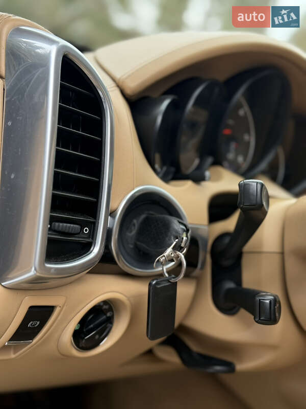 Позашляховик / Кросовер Porsche Cayenne 2012 в Самборі