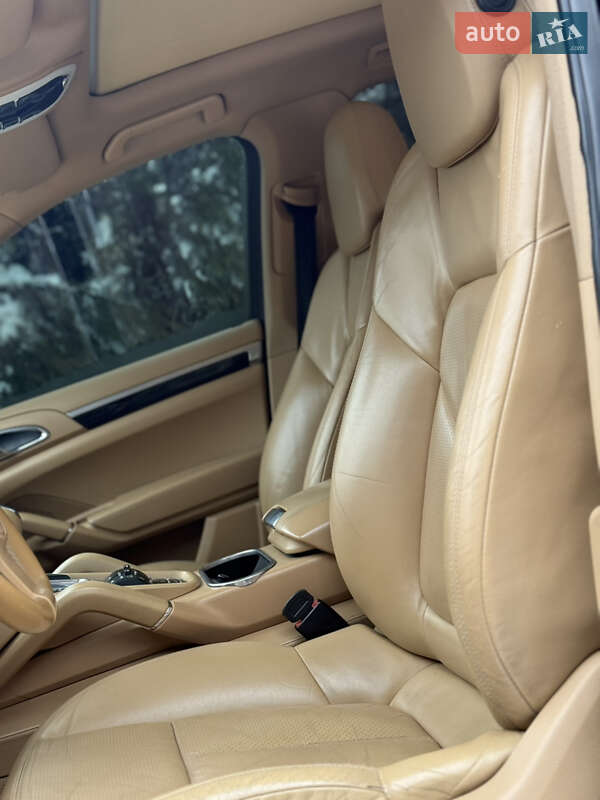 Позашляховик / Кросовер Porsche Cayenne 2012 в Самборі