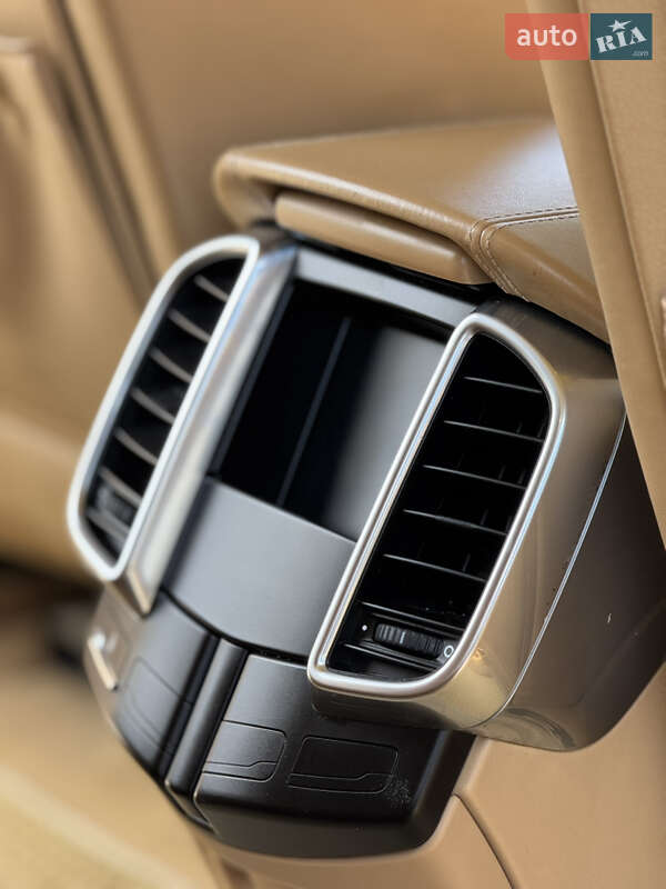 Позашляховик / Кросовер Porsche Cayenne 2012 в Самборі