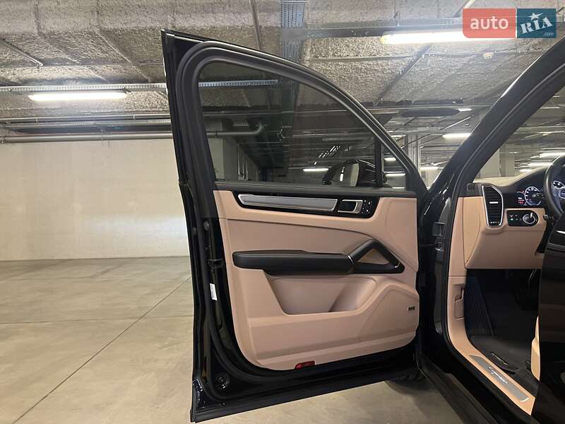 Позашляховик / Кросовер Porsche Cayenne 2021 в Києві