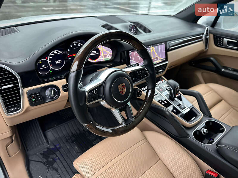 Внедорожник / Кроссовер Porsche Cayenne 2017 в Киеве