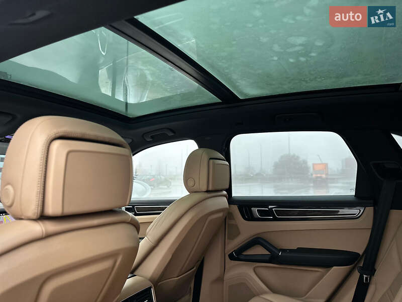 Внедорожник / Кроссовер Porsche Cayenne 2017 в Киеве