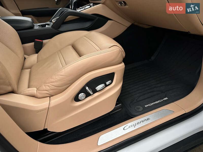 Внедорожник / Кроссовер Porsche Cayenne 2017 в Киеве