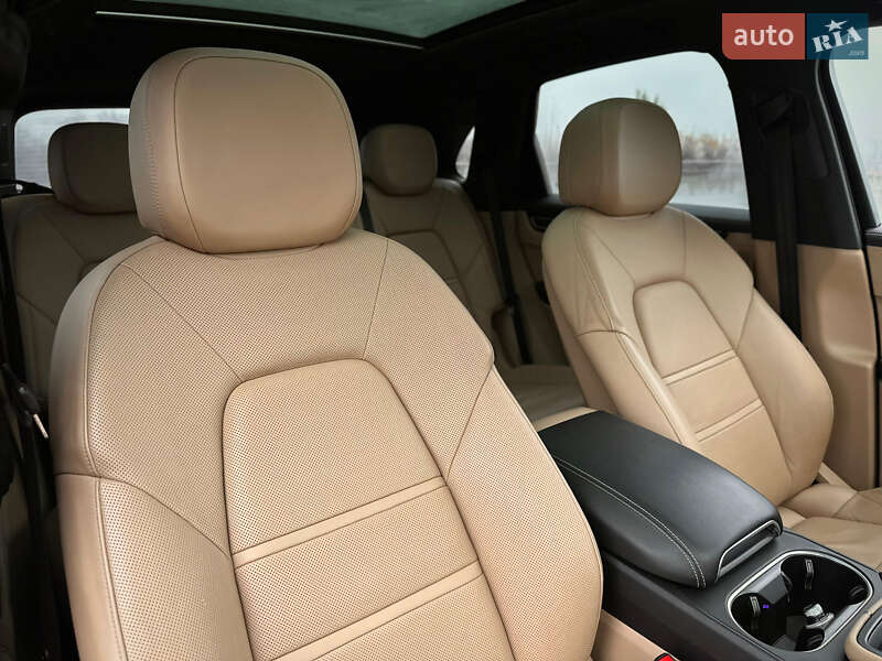 Внедорожник / Кроссовер Porsche Cayenne 2017 в Киеве