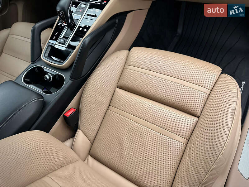 Внедорожник / Кроссовер Porsche Cayenne 2017 в Киеве