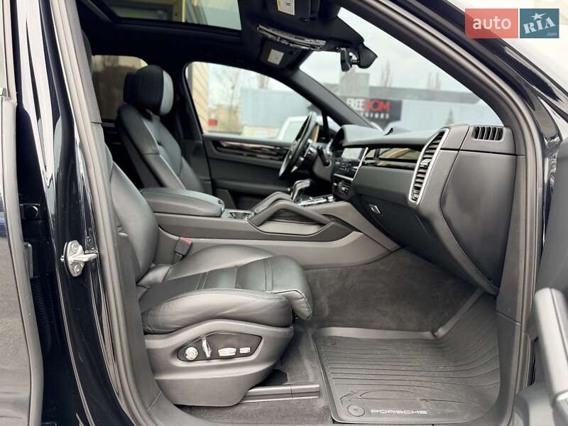 Позашляховик / Кросовер Porsche Cayenne 2019 в Києві