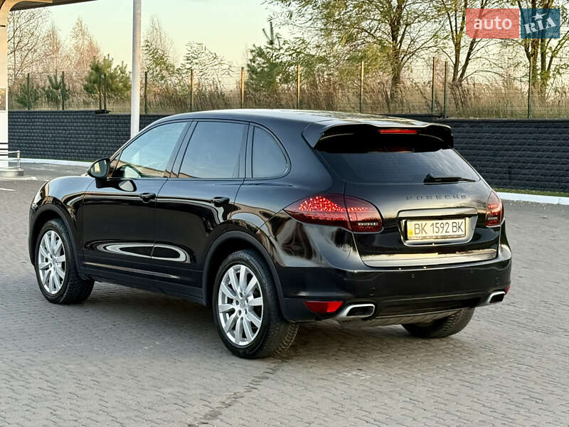 Внедорожник / Кроссовер Porsche Cayenne 2011 в Ровно
