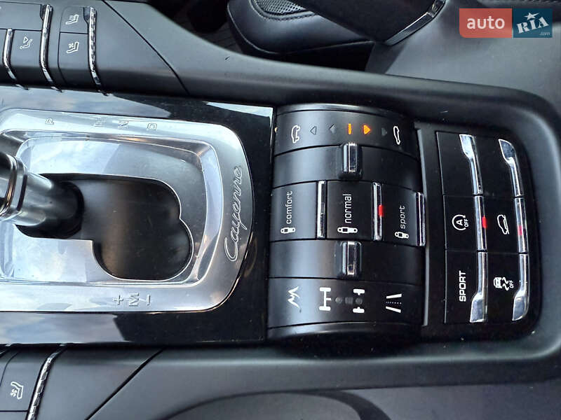 Внедорожник / Кроссовер Porsche Cayenne 2011 в Ровно