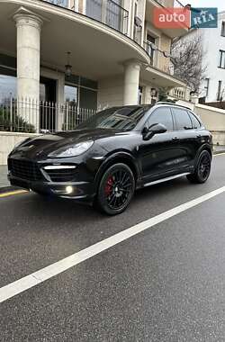 Внедорожник / Кроссовер Porsche Cayenne 2013 в Киеве
