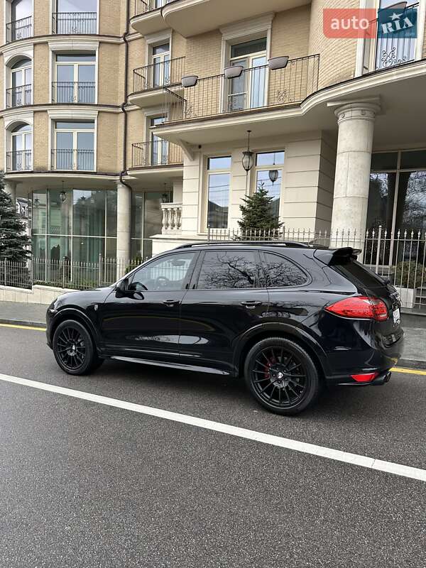 Внедорожник / Кроссовер Porsche Cayenne 2013 в Киеве