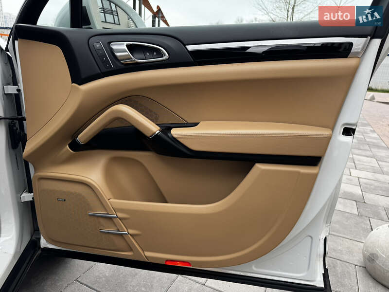 Внедорожник / Кроссовер Porsche Cayenne 2017 в Киеве