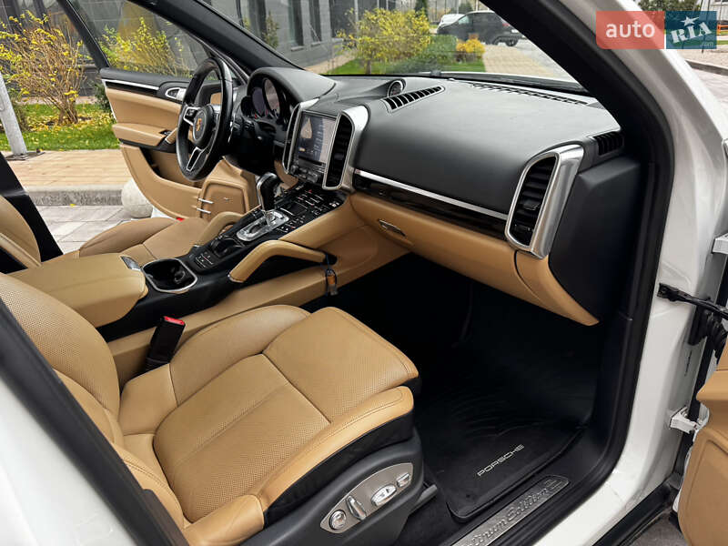 Внедорожник / Кроссовер Porsche Cayenne 2017 в Киеве