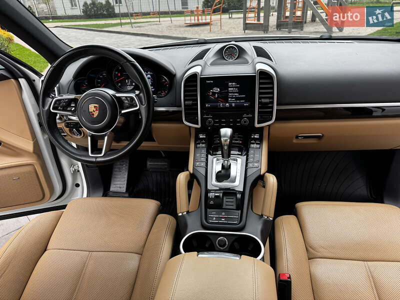Внедорожник / Кроссовер Porsche Cayenne 2017 в Киеве