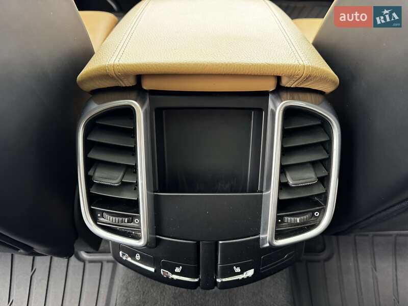 Внедорожник / Кроссовер Porsche Cayenne 2017 в Киеве