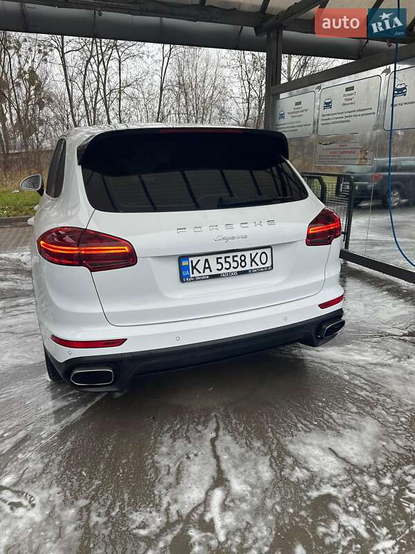Внедорожник / Кроссовер Porsche Cayenne 2015 в Обухове