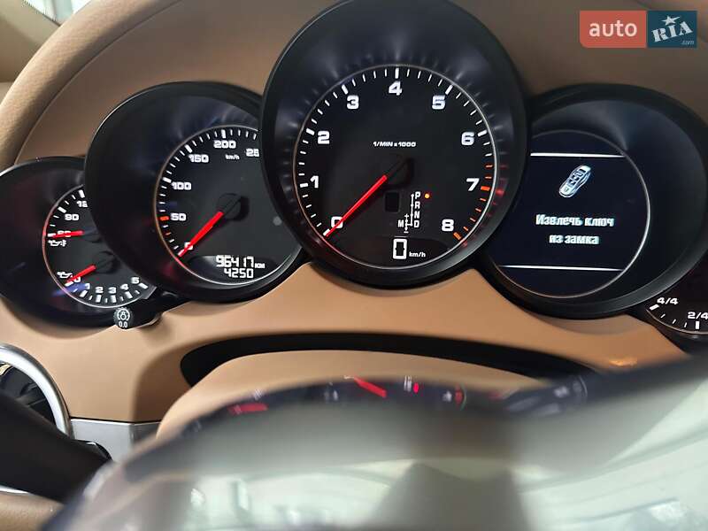 Внедорожник / Кроссовер Porsche Cayenne 2015 в Обухове