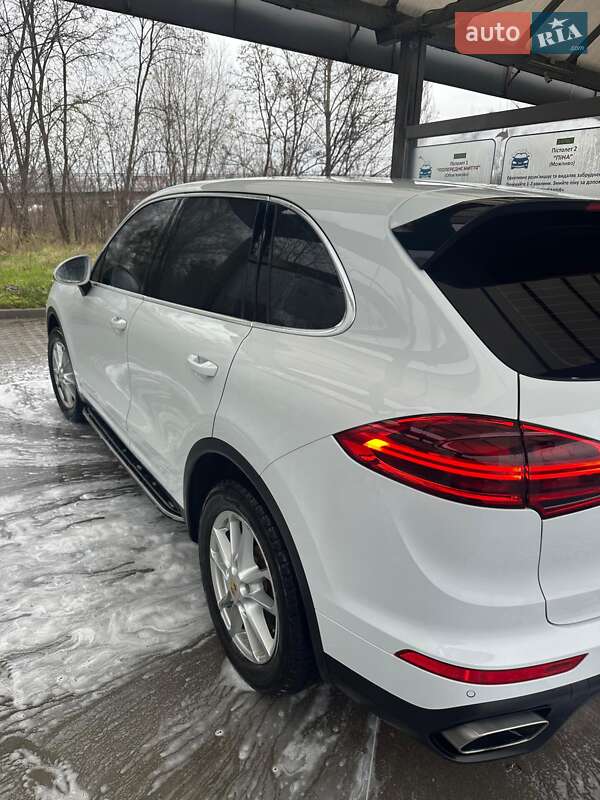 Внедорожник / Кроссовер Porsche Cayenne 2015 в Обухове