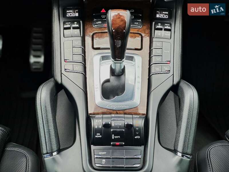 Внедорожник / Кроссовер Porsche Cayenne 2013 в Киеве