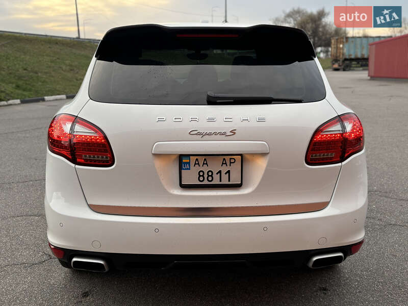 Позашляховик / Кросовер Porsche Cayenne 2013 в Києві