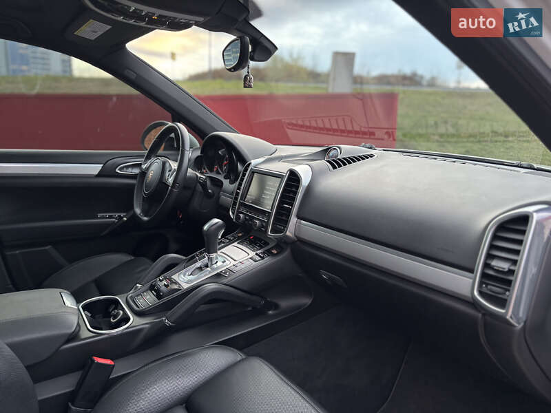 Позашляховик / Кросовер Porsche Cayenne 2013 в Києві