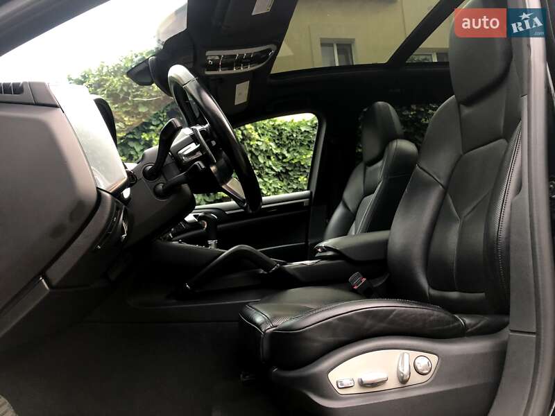 Позашляховик / Кросовер Porsche Cayenne 2015 в Одесі