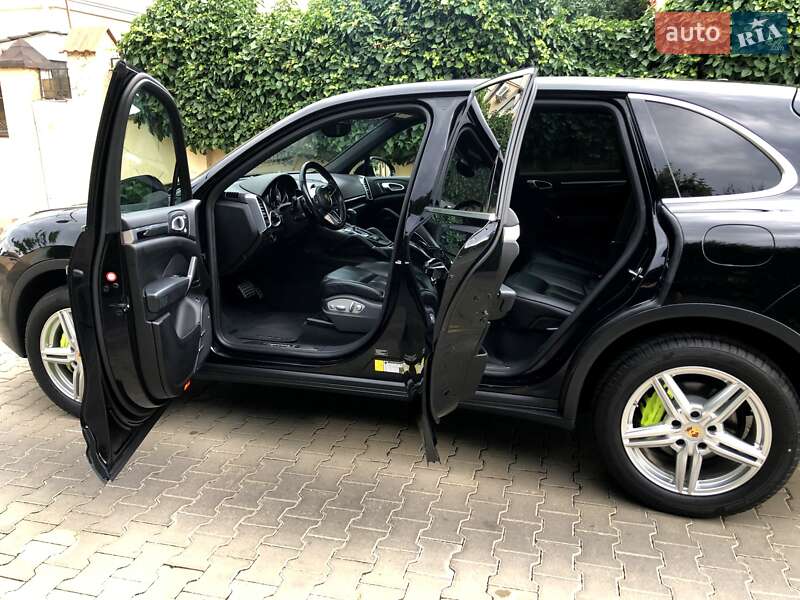 Позашляховик / Кросовер Porsche Cayenne 2015 в Одесі