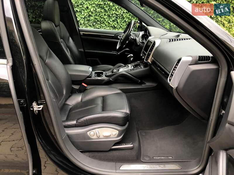 Позашляховик / Кросовер Porsche Cayenne 2015 в Одесі