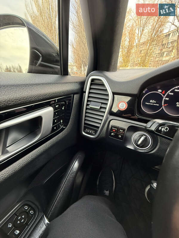Внедорожник / Кроссовер Porsche Cayenne 2018 в Днепре фото 27 Внедорожник / Кроссовер Porsche Cayenne 2018 в Днепре