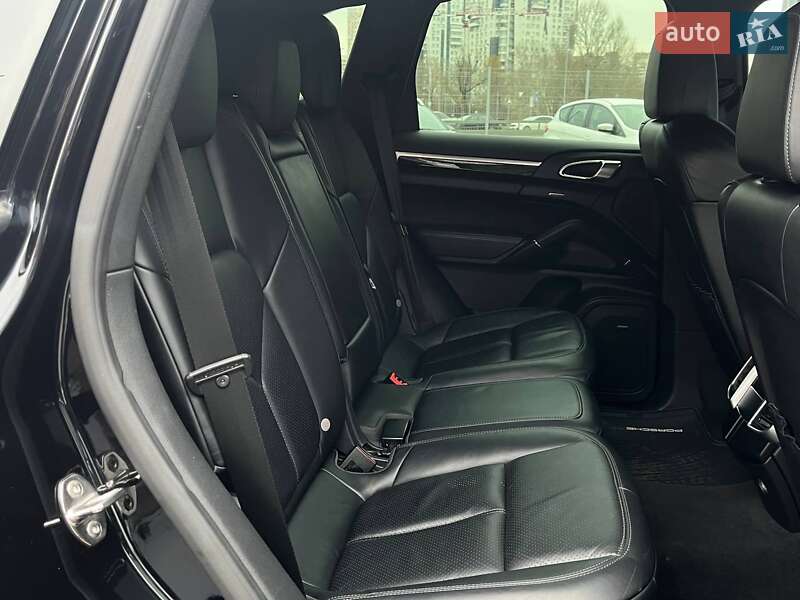 Внедорожник / Кроссовер Porsche Cayenne 2013 в Киеве