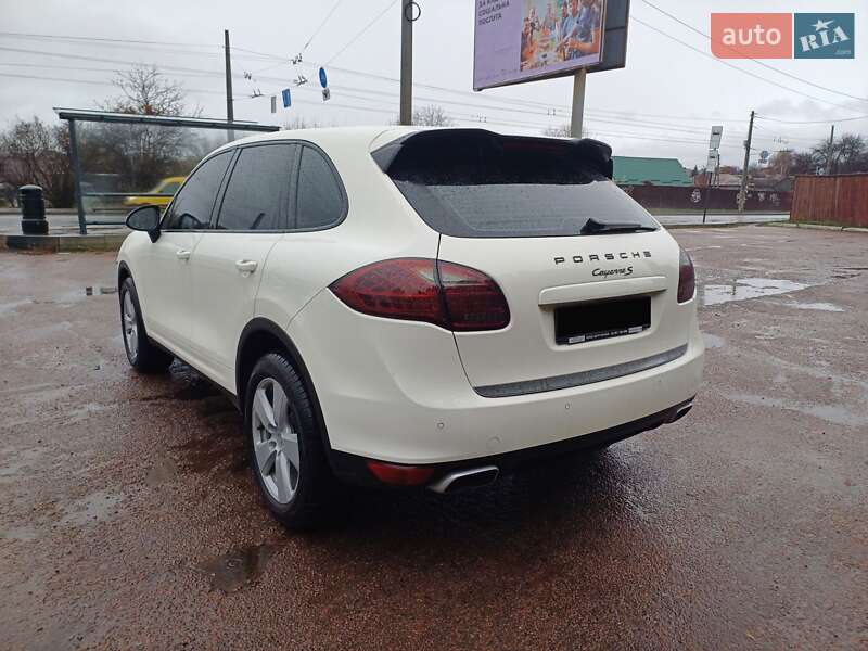 Позашляховик / Кросовер Porsche Cayenne 2011 в Чернігові
