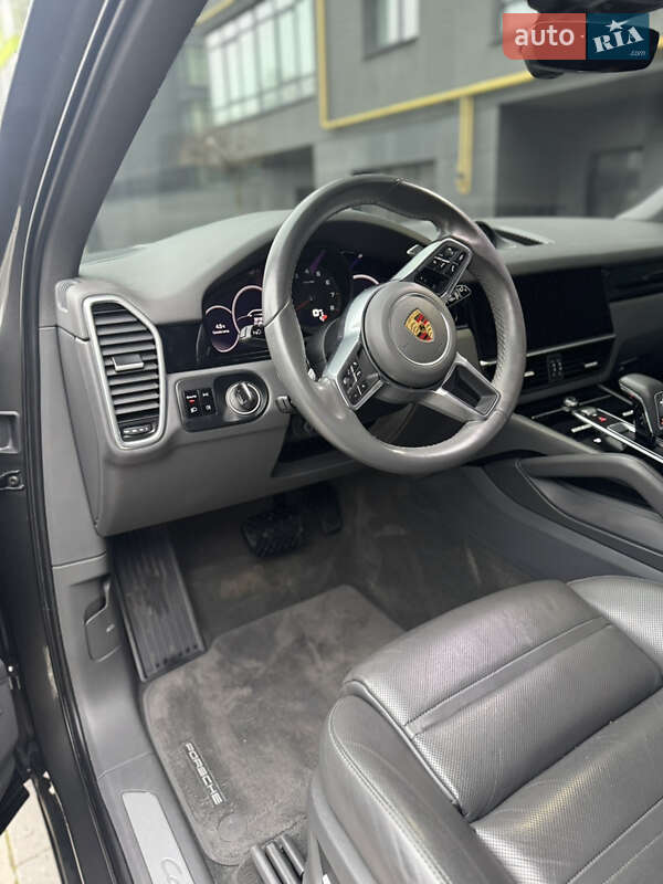 Внедорожник / Кроссовер Porsche Cayenne 2021 в Ивано-Франковске
