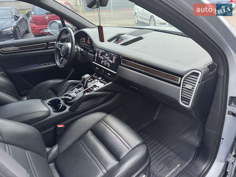 Внедорожник / Кроссовер Porsche Cayenne 2018 в Луцке