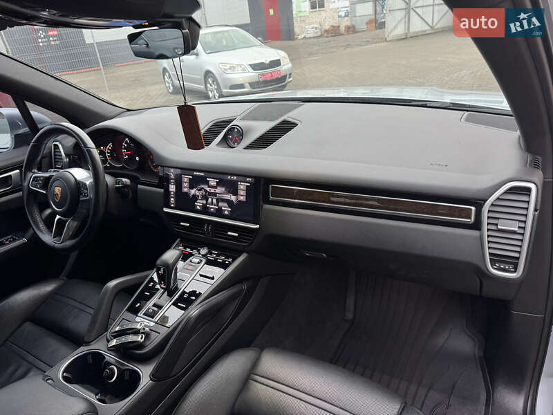 Внедорожник / Кроссовер Porsche Cayenne 2018 в Луцке