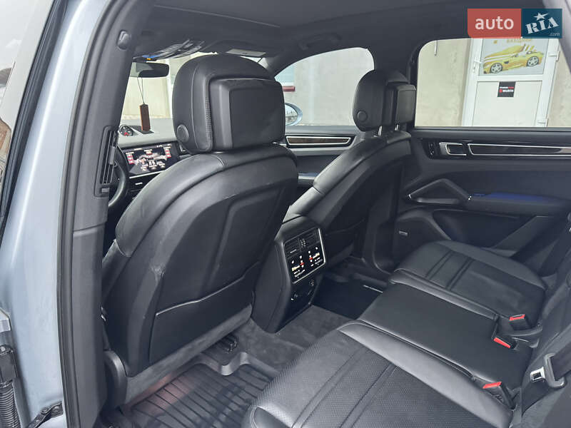 Внедорожник / Кроссовер Porsche Cayenne 2018 в Луцке