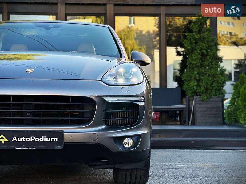 Внедорожник / Кроссовер Porsche Cayenne 2016 в Киеве