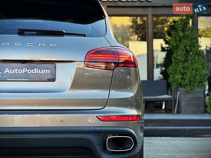 Внедорожник / Кроссовер Porsche Cayenne 2016 в Киеве