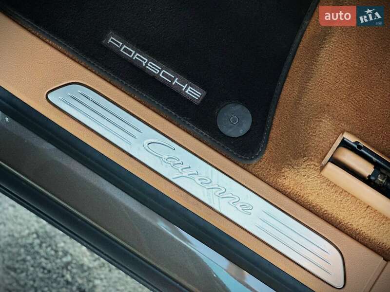 Внедорожник / Кроссовер Porsche Cayenne 2016 в Киеве