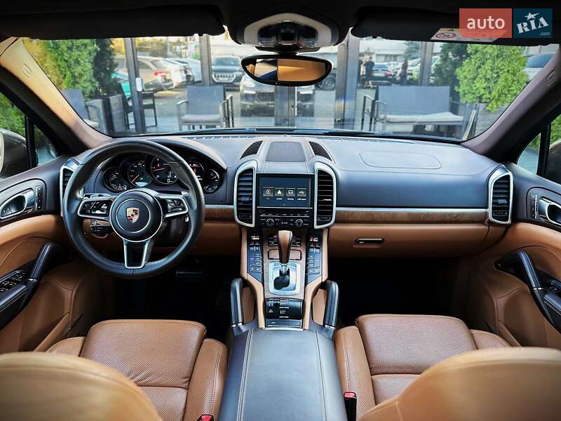 Внедорожник / Кроссовер Porsche Cayenne 2016 в Киеве