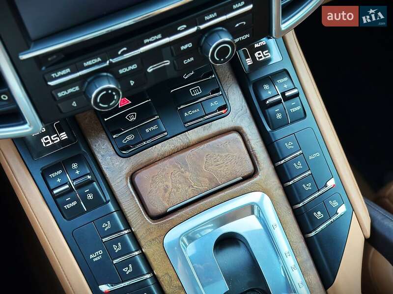 Внедорожник / Кроссовер Porsche Cayenne 2016 в Киеве