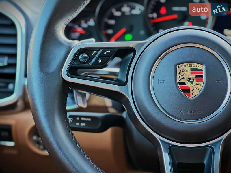 Внедорожник / Кроссовер Porsche Cayenne 2016 в Киеве