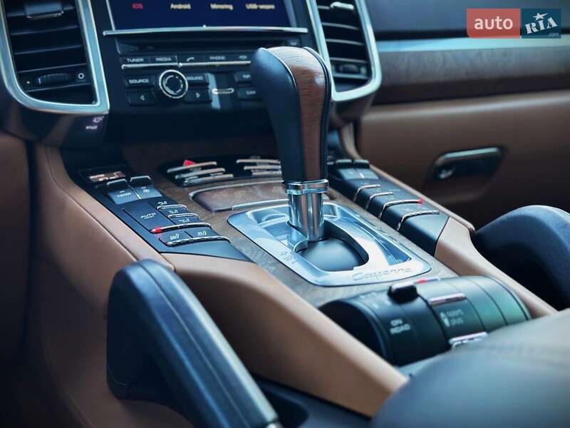 Внедорожник / Кроссовер Porsche Cayenne 2016 в Киеве