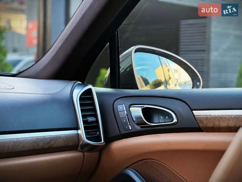 Внедорожник / Кроссовер Porsche Cayenne 2016 в Киеве