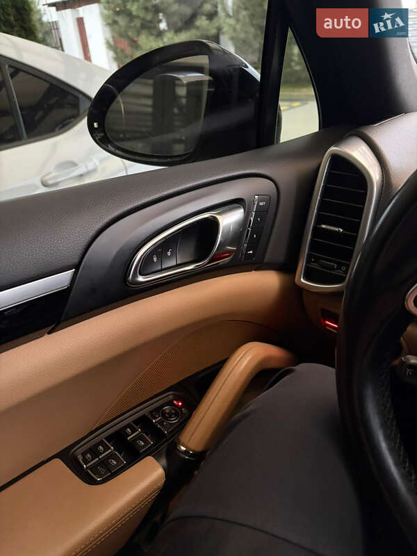 Внедорожник / Кроссовер Porsche Cayenne 2016 в Днепре
