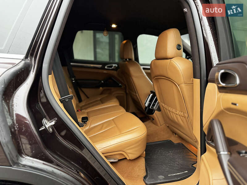 Внедорожник / Кроссовер Porsche Cayenne 2013 в Киеве
