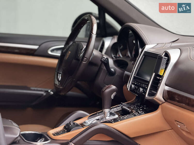 Внедорожник / Кроссовер Porsche Cayenne 2013 в Киеве