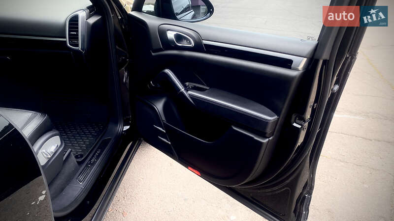 Внедорожник / Кроссовер Porsche Cayenne 2016 в Киеве фото 76 Внедорожник / Кроссовер Porsche Cayenne 2016 в Киеве