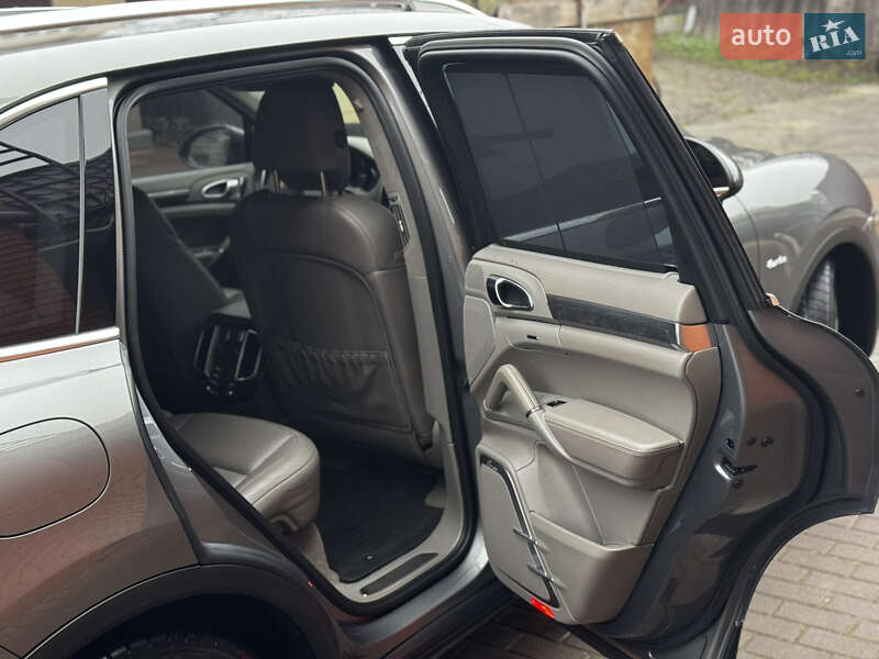 Внедорожник / Кроссовер Porsche Cayenne 2010 в Киеве
