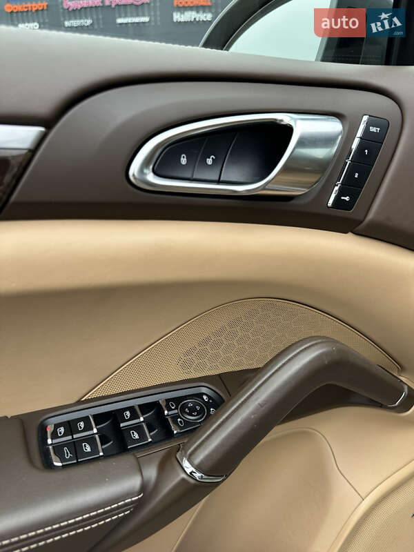 Позашляховик / Кросовер Porsche Cayenne 2016 в Києві