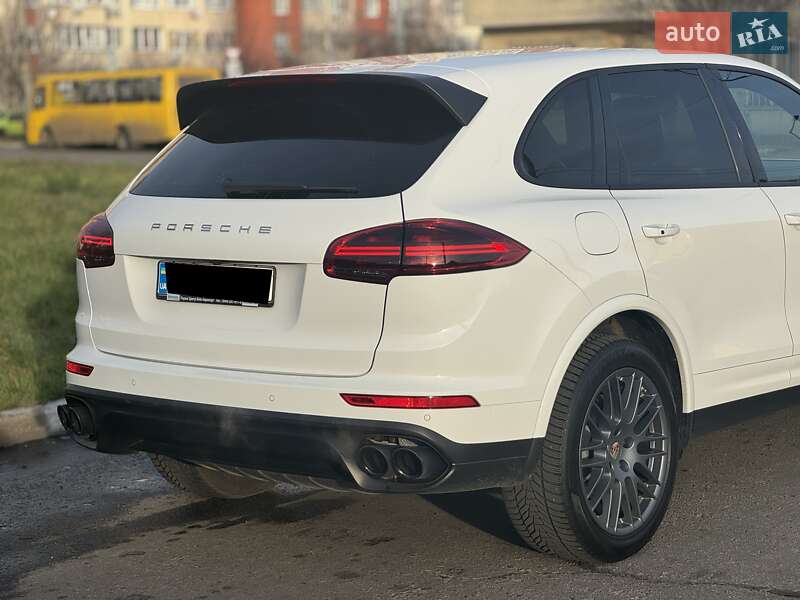 Внедорожник / Кроссовер Porsche Cayenne 2016 в Киеве